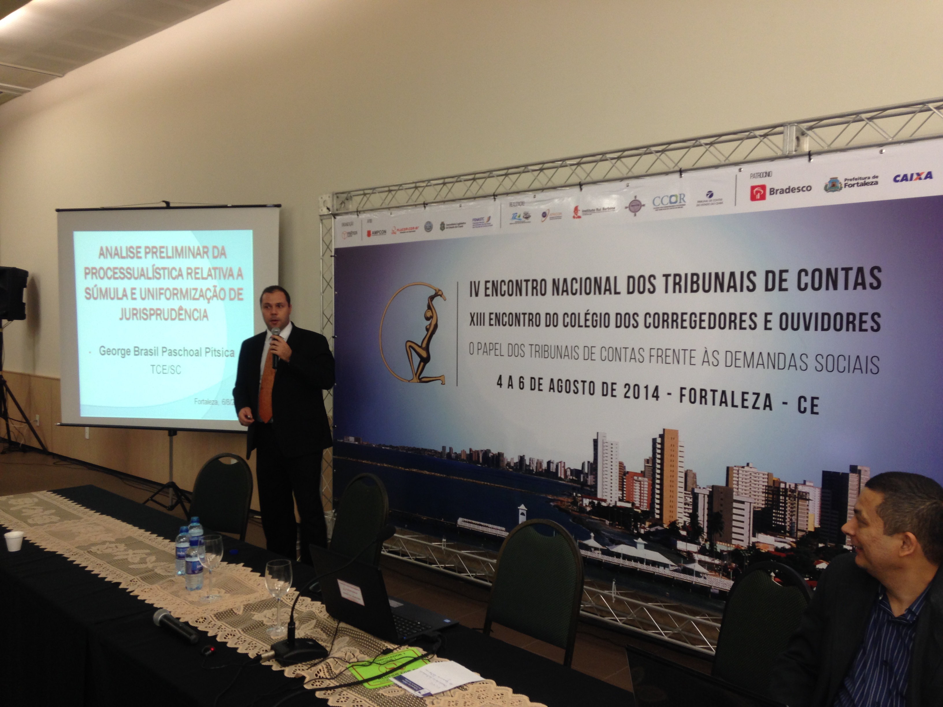 Servidor do TCE/SC apresenta trabalho em reunião do Comitê de Processualística, Súmula e Jurisprudência do IRB, em Fortaleza